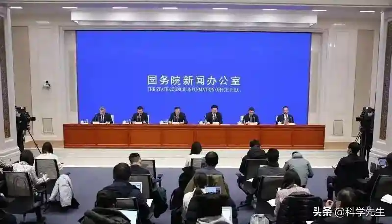 减免社保费、医保费，缓缴住房公积金，对企业和员工有何影响？