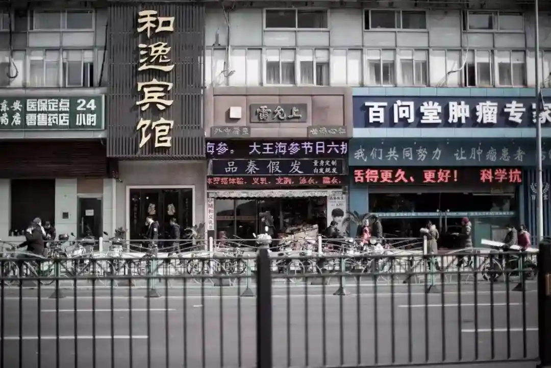 这个美发店专给女人剃光头，竟然被称为最暖心！